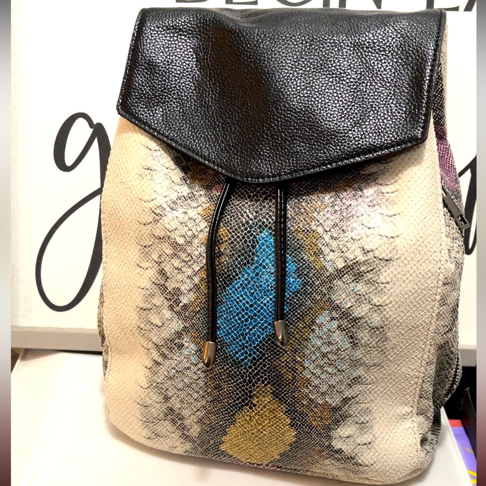 Textured Multicolor Leather Backpack with Black Flap - Picture 3 of 15